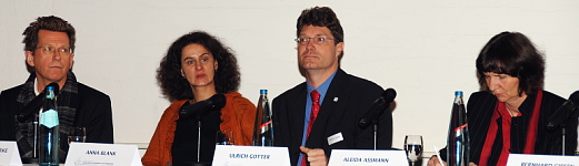 Podiumsteilnehmer des Panels 1