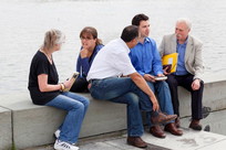 Gruppengespräch am Seerhein