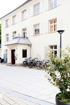 der Eingang zur Bischofsvilla