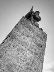b/w photo of the Nazi monument "The color sergeant" at the entrance of the former Chérisy barracks in Konstanz