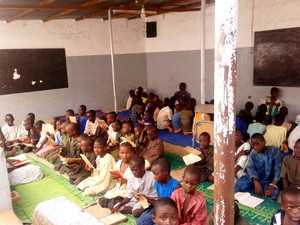Kinder in einer Koranschule im Senegal