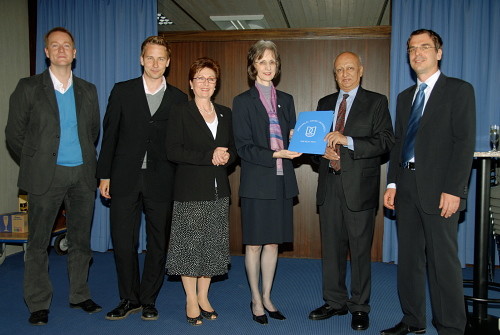 group picture with agreement group picture with agreement