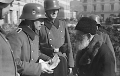 Razzia der deutschen Ordnungspolizei, Krakau 1941. Bundesarchiv