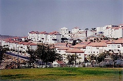 Skyline der israelischen Siedlung Beitar Ilit