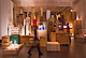 Ausstellungsraum mit Objekten