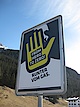 Verkehrsschild mit Warnung "From Hero to Zero"